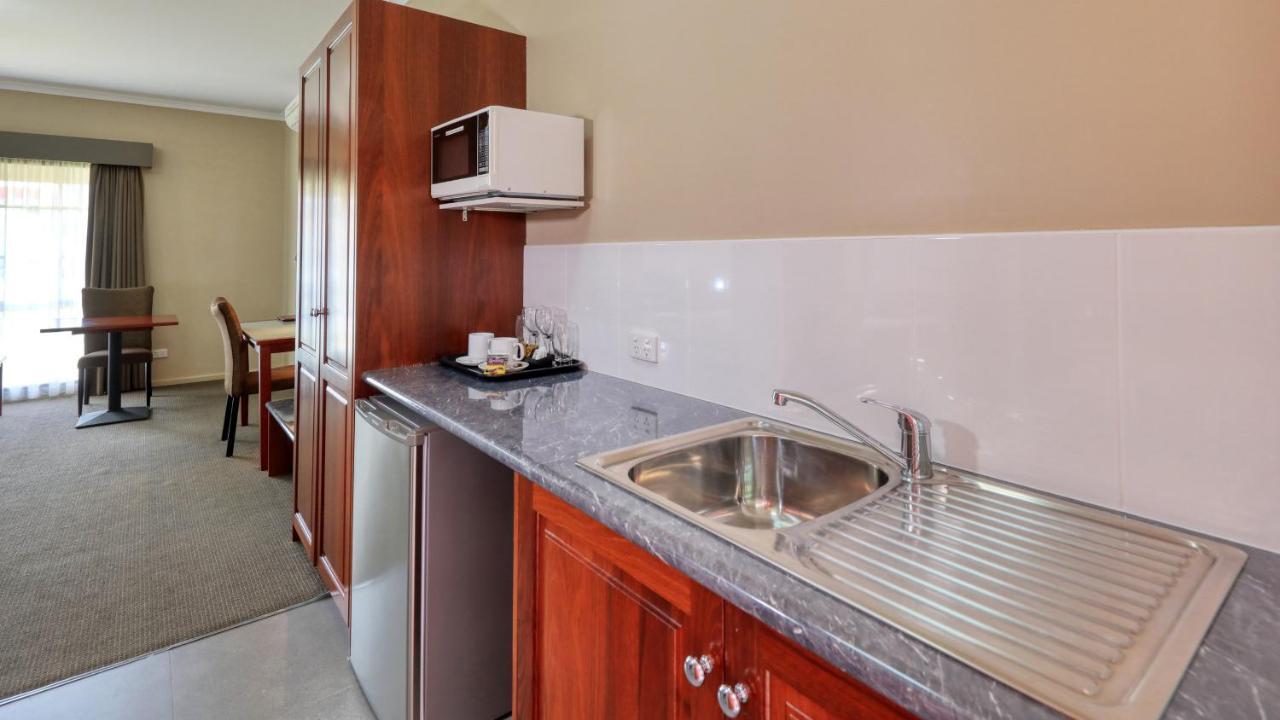 Top Of The Town Motel & Apartments Бенала Екстериор снимка
